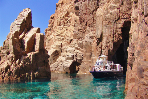 Cargèse: Calanques of Piana on a family boat Cargèse: Boat Trip to the Calanques of Piana and Capo Rosso