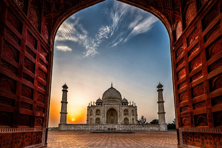 Delhi to Agra, Jaipur and Udaipur - 6 Days Guided Tour Tour with 4 Star Hotel Accommodation