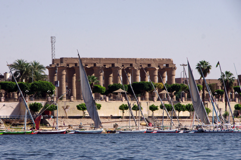 Cairo: Overnight Tour to Luxor from Cairo by VIP TrainTour including Transfers, Ita Guide, Meals and Entrance