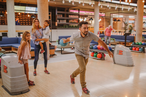 Maspalomas: Bowling Session Entry Ticket at Holiday World Game for 4 persons