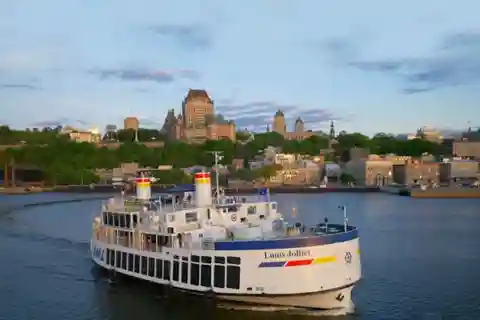 De Montreal: Viagem à cidade de Quebec + Cruzeiro e Cataratas de Montmorency