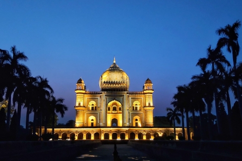Delhi's Tombs & Shrine at Night: een fotowandeling met dinerDelhi's Tombs & Shrine at Night: met toegangsbewijs voor het monument