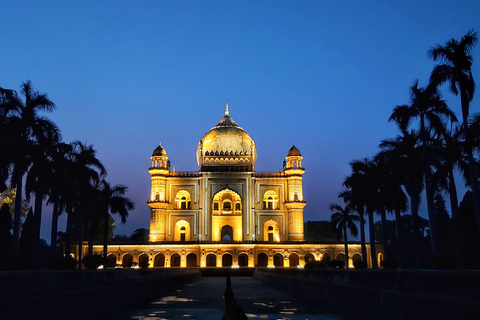 Delhi's Tombs & Shrine at Night: een fotowandeling met dinerDelhi's Tombs & Shrine at Night: met toegangsbewijs voor het monument