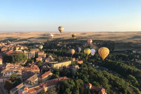 Toledo: Viaje en Globo con Opción de Traslado desde MadridToledo: Paseo matinal en globo aerostático con recogida en Madrid