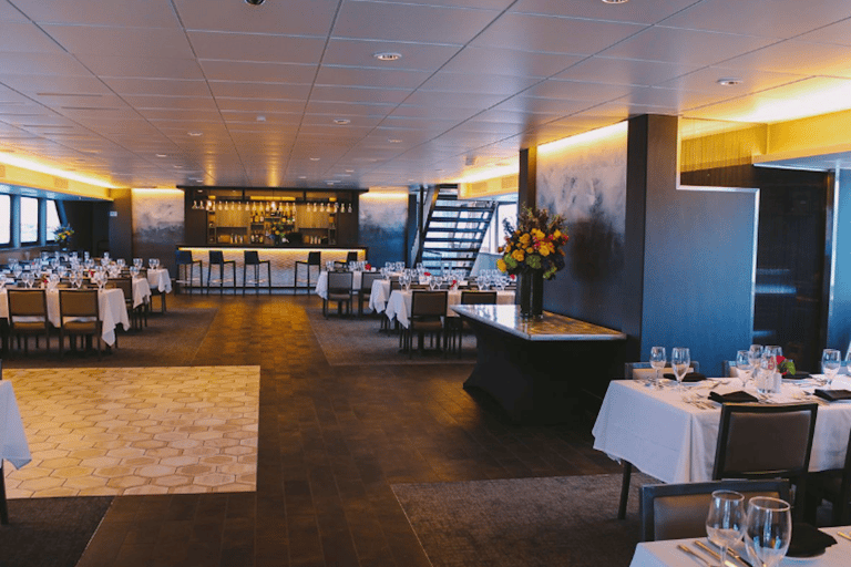 Toronto: havencruise met lunch, brunch of dinerToronto: 2,5 uur durende havencruise met diner