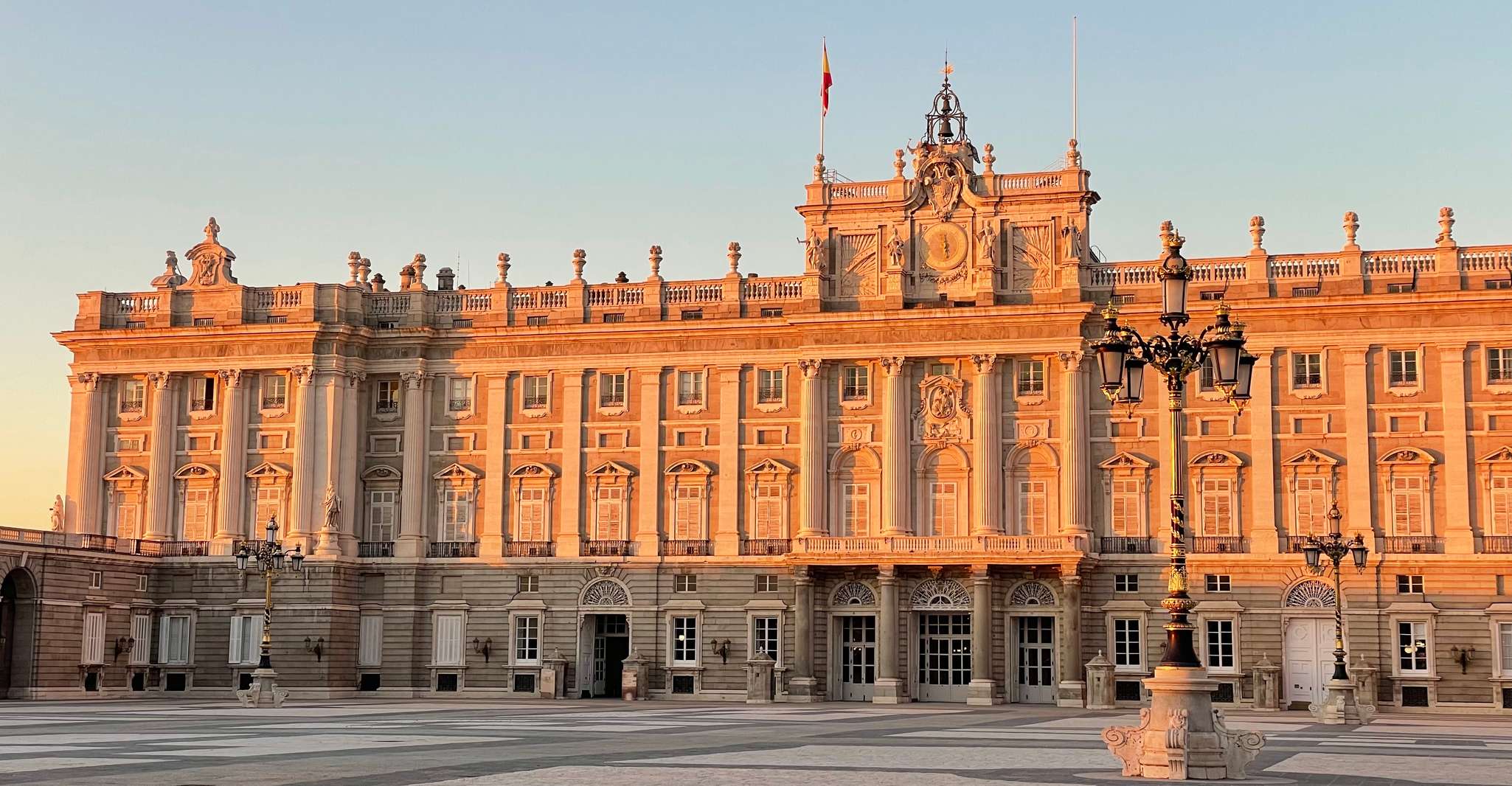 Madrid: Royal Palace Skip-the-Line Guided Tour