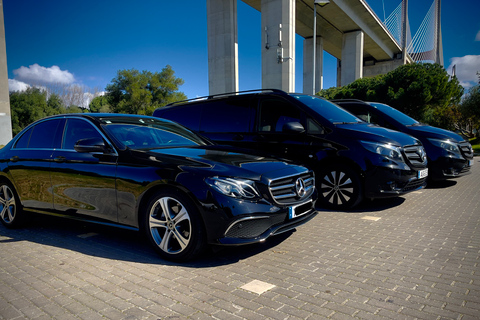 Transfert privé à Lisbonne en voiture ou fourgon Mercedes ExecutiveArrivée privée Mercedes E-Class (garantie)