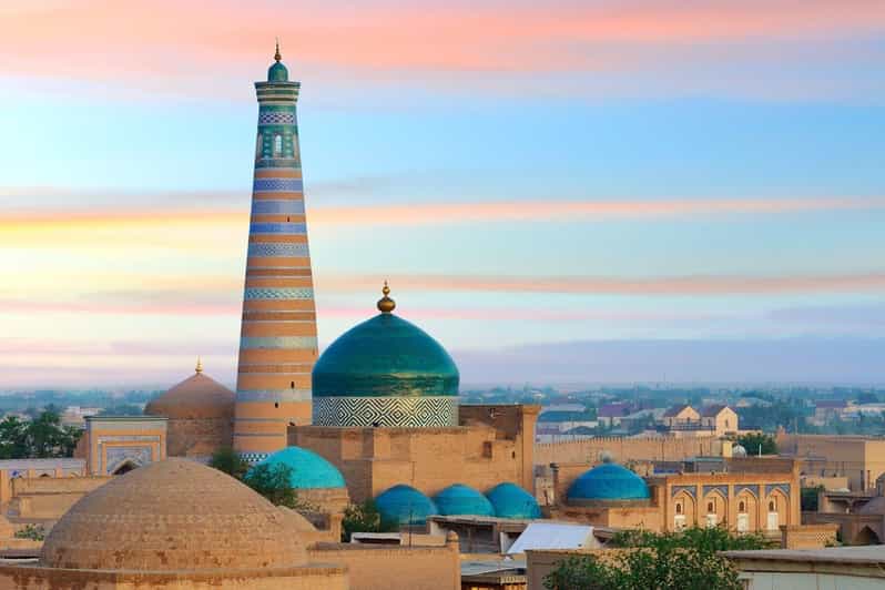 Khiva: Excursão Turística Guiada com Serviço de Busca e Traslado de Volta