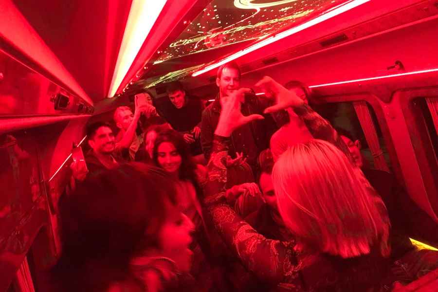 Istanbul: Party-Pub-Crawl mit Party-Bus. Foto: GetYourGuide