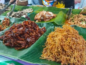 Takua Pa : Marché alimentaire, musée du Tsunami, temple et vieille ville