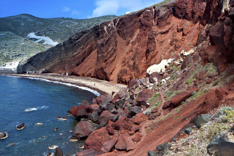 Santorini: Akrotiri Excavation, Megalochori, & Beaches Tour