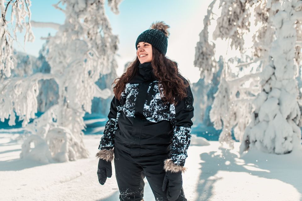 Rovaniemi: Alquiler de ropa de invierno con botas de nieve y guantes