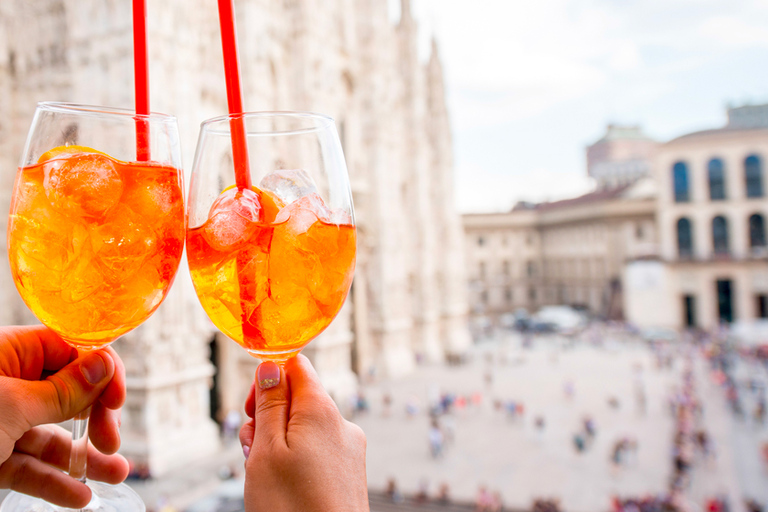 Milan: Private Guided Walking Tour with Snacks &amp; AperitifTour in English