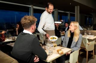 Paris: Abendessen in der Madame Brasserie des Eiffelturms um 18:30 Uhr