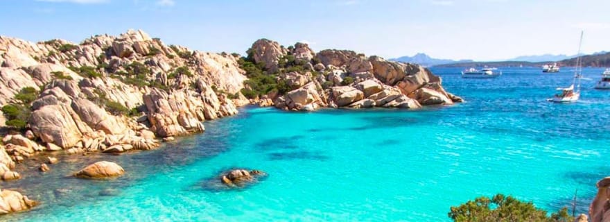 Depuis Cannigione : sortie en bateau privée, plongée avec masque et tuba à Tahiti