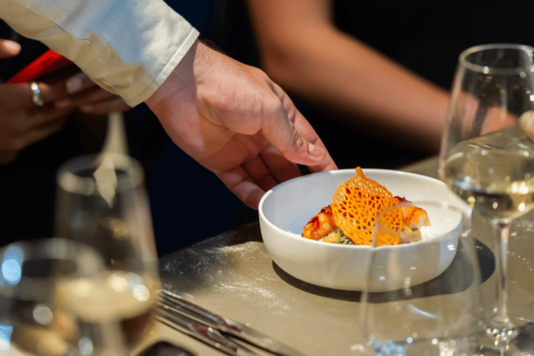 Paris, Paris: Eiffeltornets Madame Brasserie Middag med dryckGrande Dame Meny med dryck med utsikt över Seine