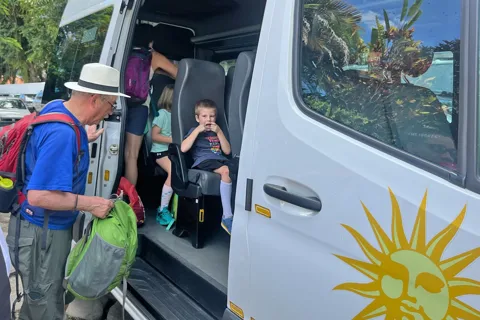 De Paraty: Traslado Compartilhado de ida para Angra dos Reis