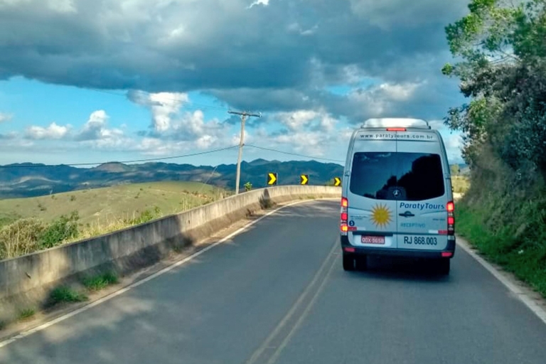 Von Paraty: Einweg-Sammeltransfer nach Angra dos ReisVon Paraty nach Angra dos Reis