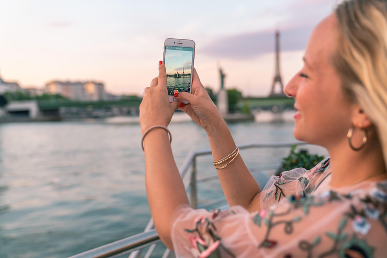 Paris: Seine River Sightseeing Cruise by Bateaux MouchesParis : Sightseeing River Cruise by Bateaux Mouches