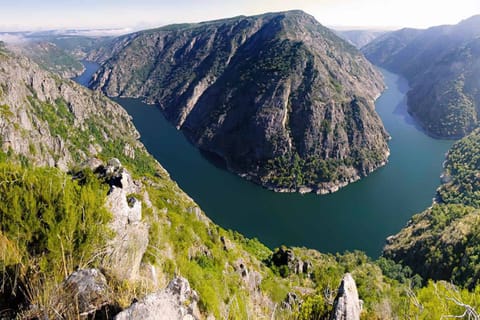 From Ourense: Day trip to Ribeira Sacra with Catamaran Ride