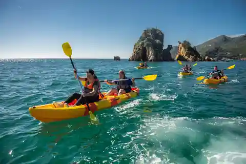 Lisbon: Kayak Tour Arrábida Natural Park, Setubal, Sesimbra