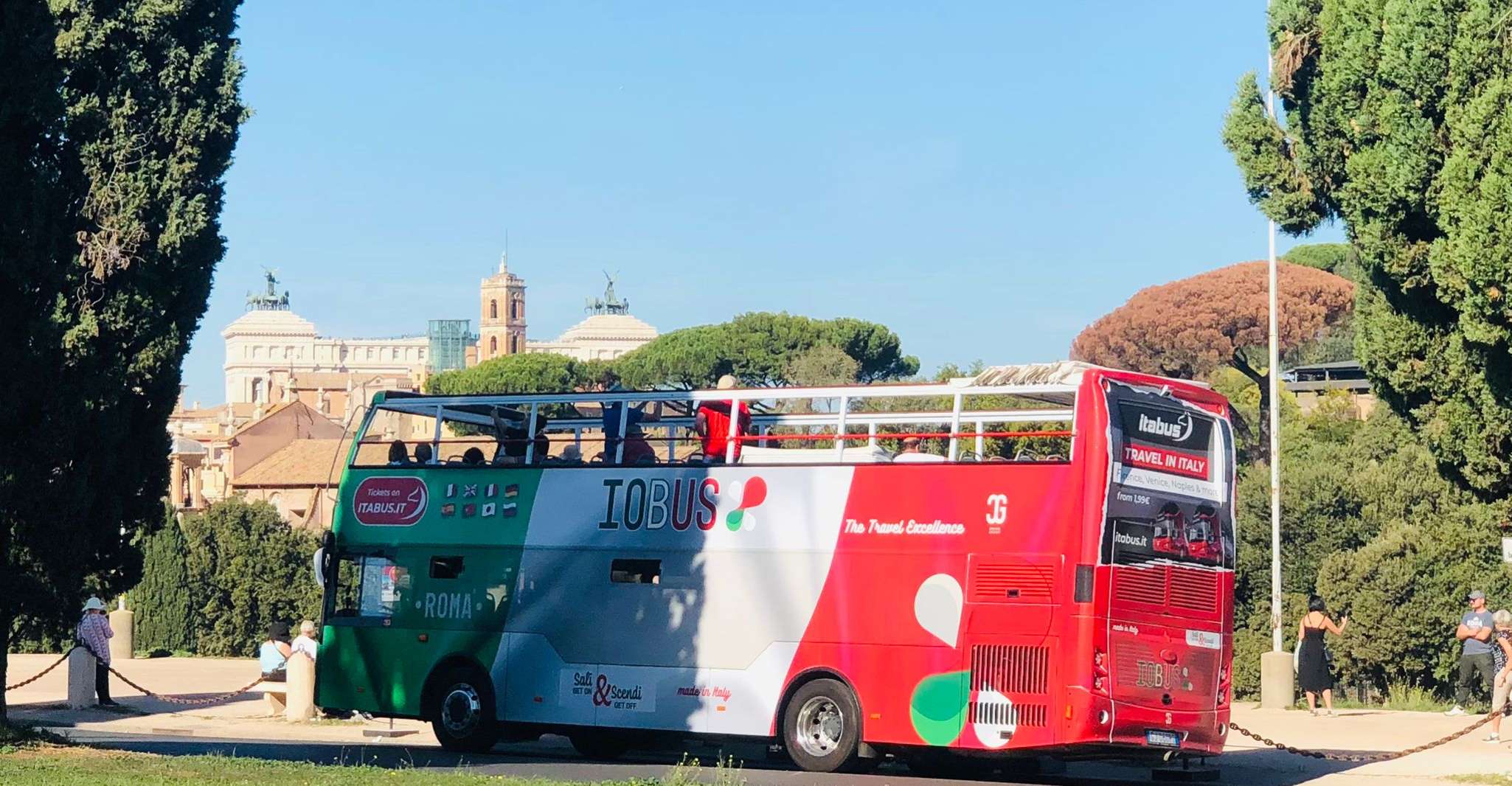 Rom, Wandertour & 24H Hop-On Hop-Off Bus Ticket - Hizvo