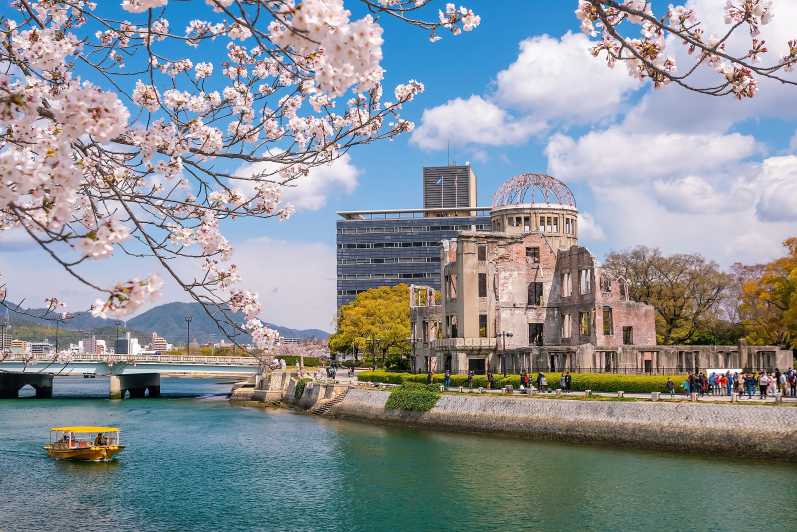 Van Osaka of Kyoto: Hiroshima en Miyajima trein- en bustour