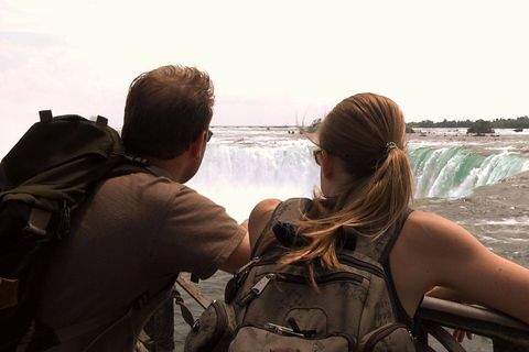 Z Toronto: Niagara Falls Tour z rejsem łodziąWycieczka do Niagara Falls z lunchem