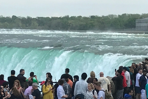 Z Toronto: Niagara Falls Tour z rejsem łodziąWycieczka do Niagara Falls z lunchem