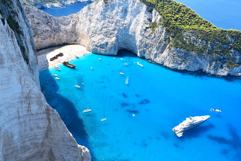 Crucero por Zante hasta las Cuevas Azules y la Playa del Naufragio Parada fotográficaDesde Cefalonia Cuevas Azules, Playa de Navagio y Crucero por Zante