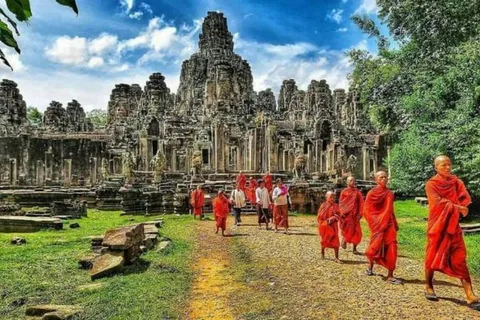 Siem Reap: Personalized Angkor Wat Sunrise Tour by Tuk-Tuk