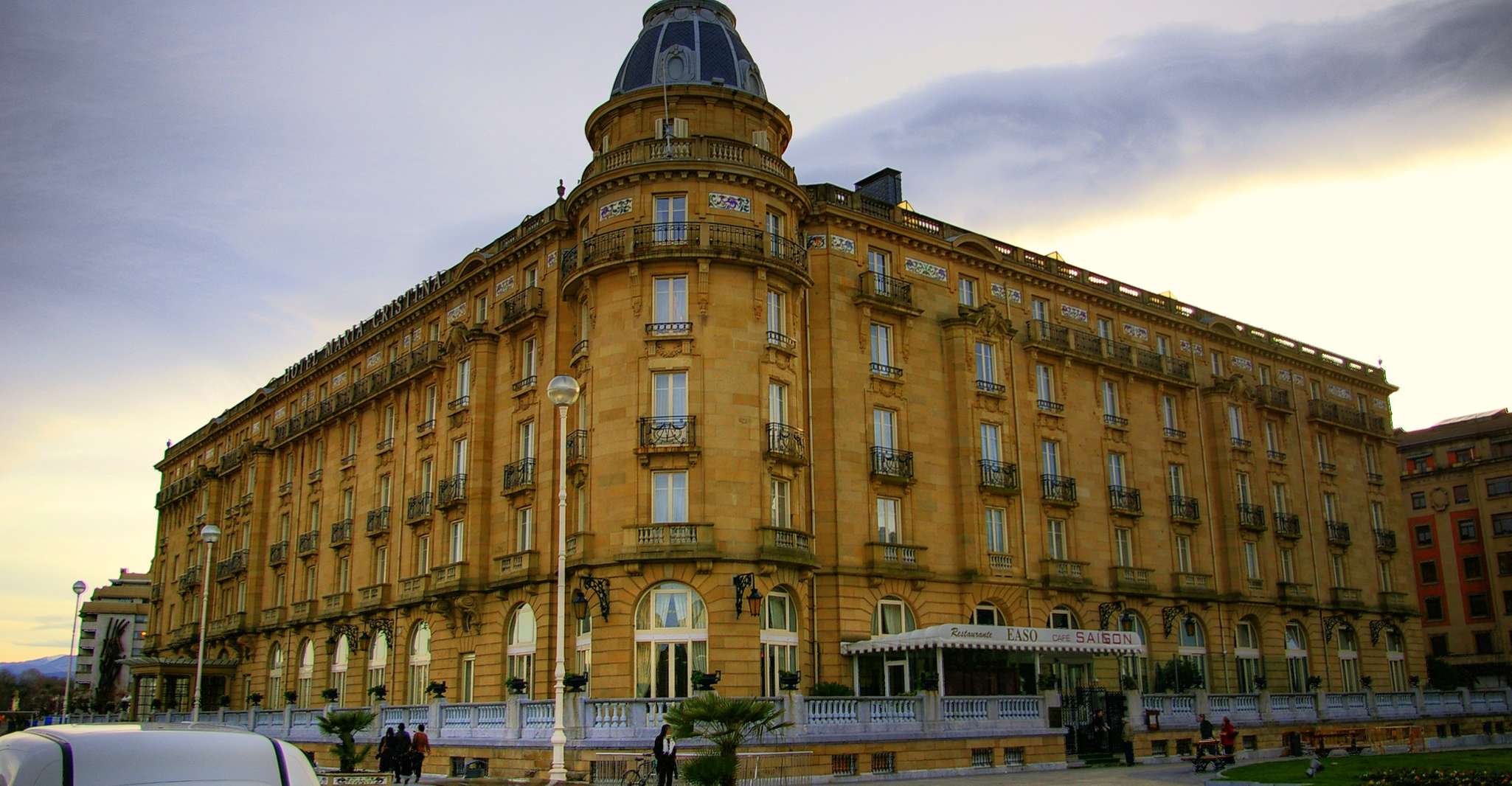 Desde Bilbao, San Sebastián y Hondarribia Minibus Tour - Hizvo