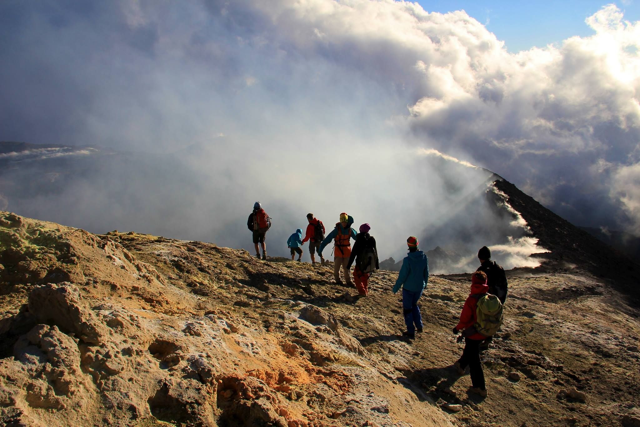 Linguaglossa: Wanderung zum Gipfelkrater des Ätna mit optionaler 4x4-Fahrt