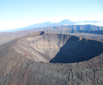 Survol panoramique en hélicoptère au-dessus du Piton de la Fournaise