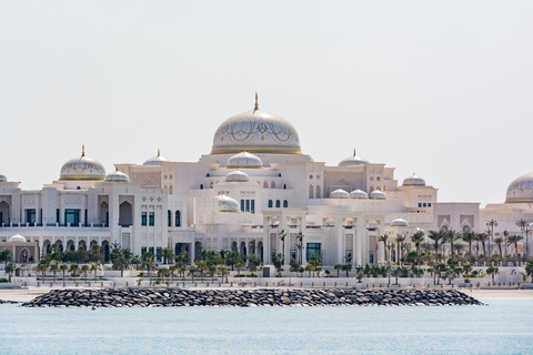 从迪拜出发：全天城市游，包括谢赫扎耶德大清真寺和卡斯尔阿尔瓦坦。从迪拜出发阿布扎比古迹和 Qasr Al Watan 之旅