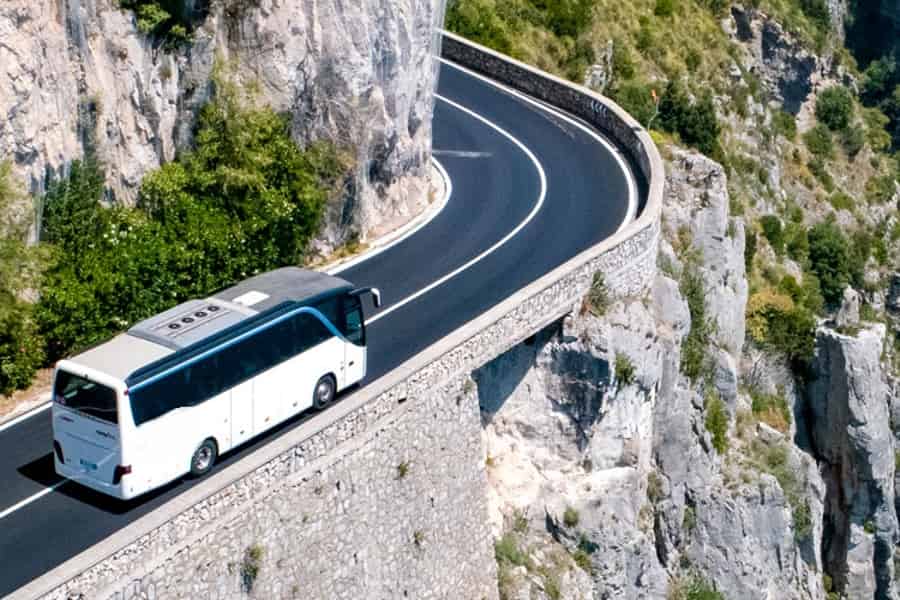 Neapel Flughafen: 1-Weg Shuttle zur Sorrento Küste von Neapel. Foto: GetYourGuide