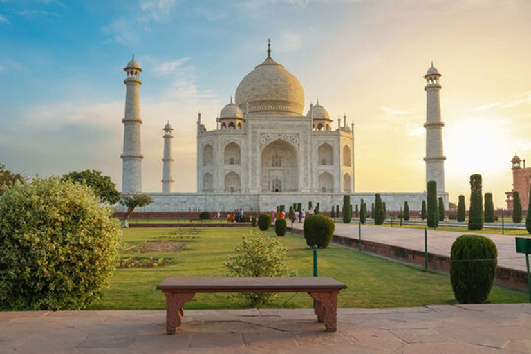 Delhi: tour privato di Taj Mahal e Agra in treno GatimaanTour con biglietto ferroviario di 1a classe