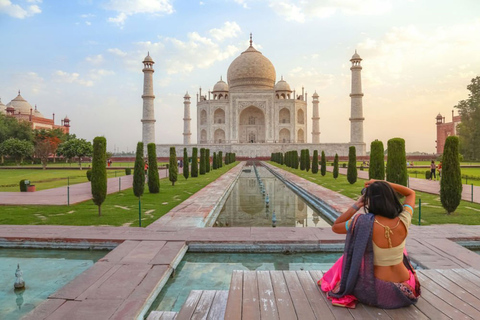 Delhi: tour privato di Taj Mahal e Agra in treno GatimaanTour con biglietto ferroviario di 1a classe