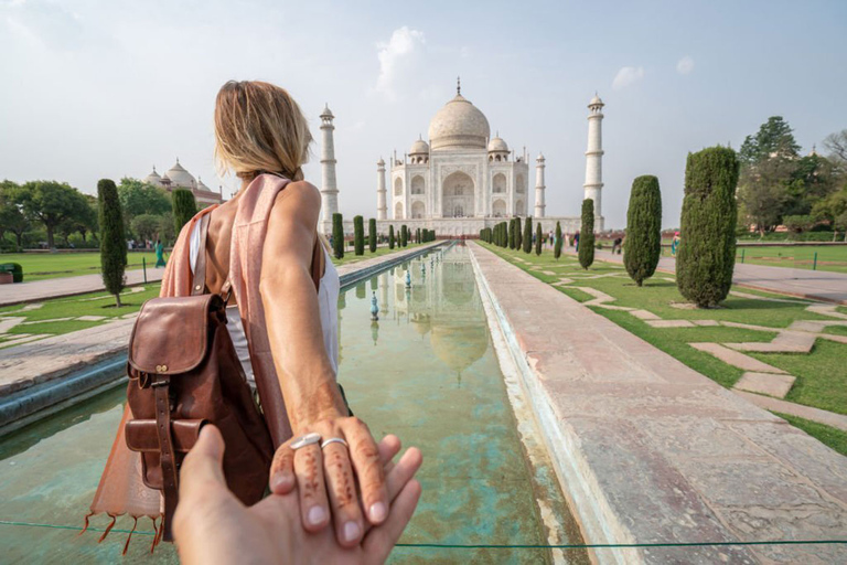 Delhi: tour privato di Taj Mahal e Agra in treno GatimaanTour con biglietto ferroviario di 1a classe