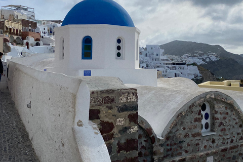 From Oia: Highlights of Akrotiri and Oia Tour