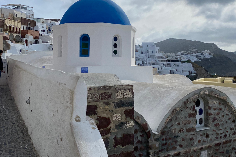 From Oia: Highlights of Akrotiri and Oia Tour