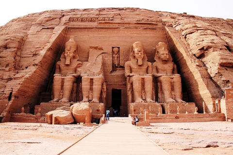Desde Luxor: Excursión privada de un día al templo de Abu Simbel con guía