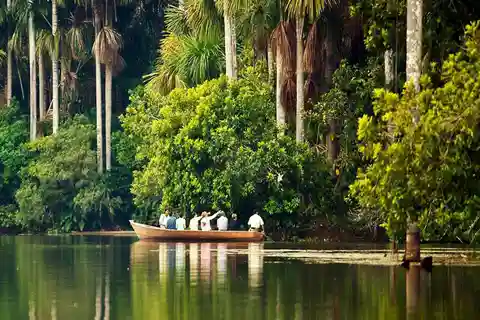 Desde Tambopata: Excursión al Lago Sandoval 2 días