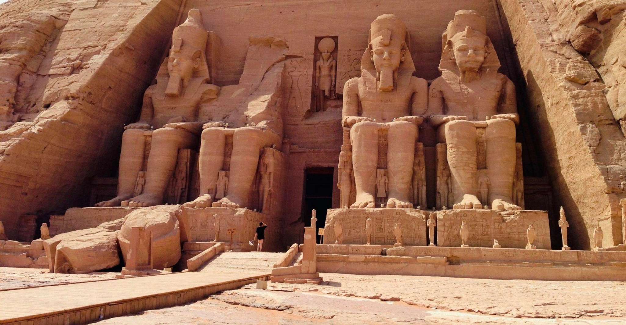 De Aswan, Abu Simbel Day Tour com guia particular e carro - Hizvo