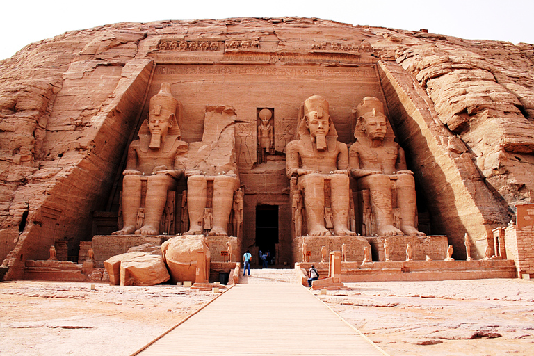 Au départ d'Assouan : Excursion privée d'une journée au temple d'Abou Simbel avec guide