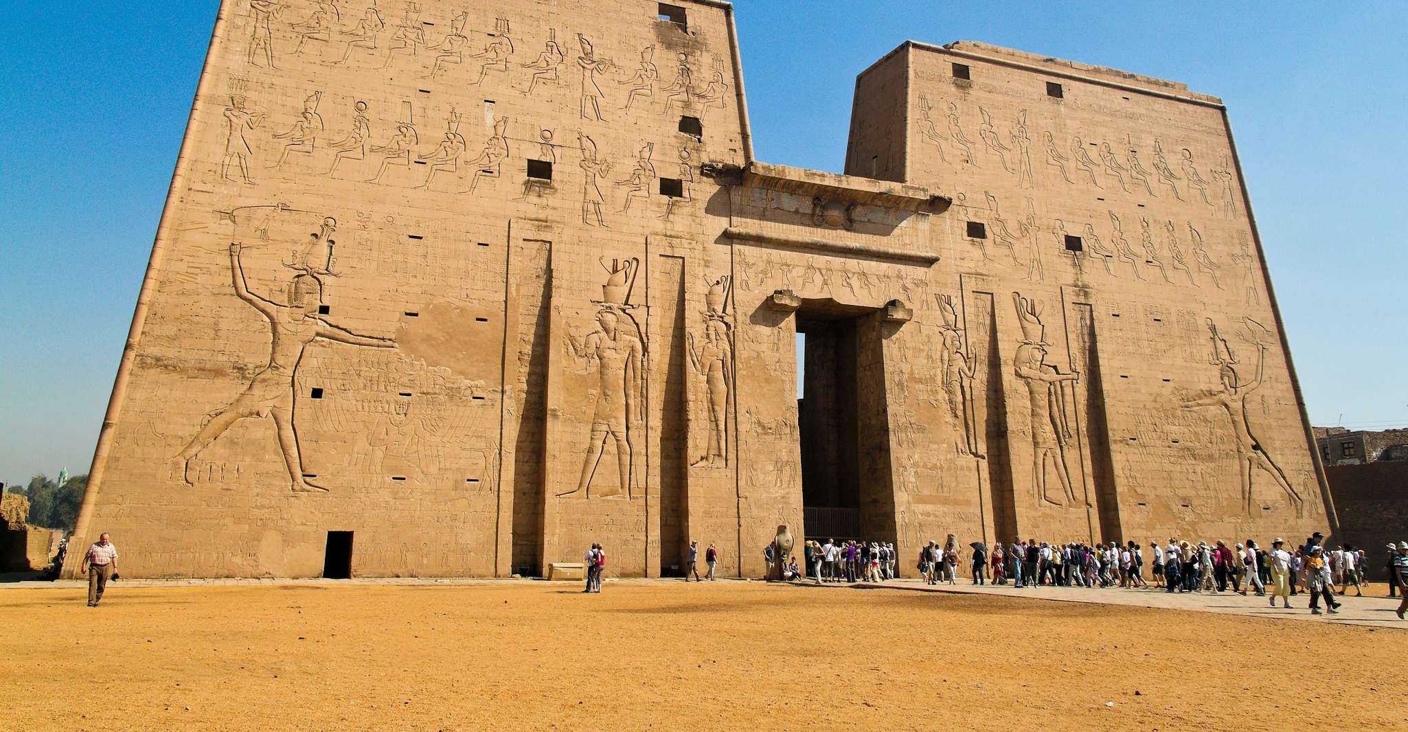 Excursão diurna a Aswan, Edfu e Kom Ombo com transferência de Luxor - Hizvo