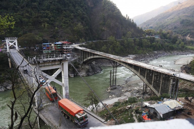 Pokhara naar Kathmandu per auto / jeep 4WD (privétransfer)Pokhara naar Kathmandu per auto / jeep (privétransfer)