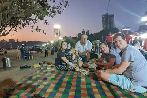 Discover Mumbai's street & beach with Vegetarian food tour