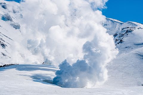 Les impressionnantes fumerolles d'Asahidake et la randonnée en raquettes à neige