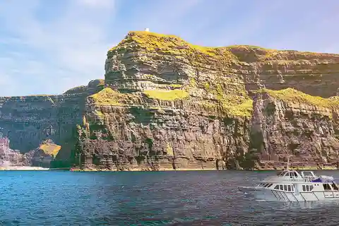 From Dublin: Cliffs of Moher and Aran Islands Tour